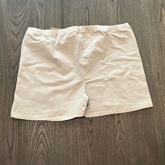 🎉HPx3🎉 Skims Outdoor Short Shorts Bone Size 3X - Picture 4 of 4